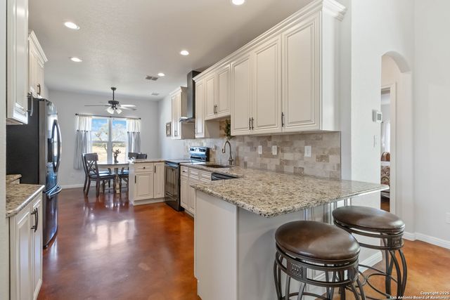 342 wood view, Bandera, TX 78003