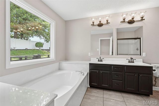 814 Emerald Place Drive, St Charles, MO 63304