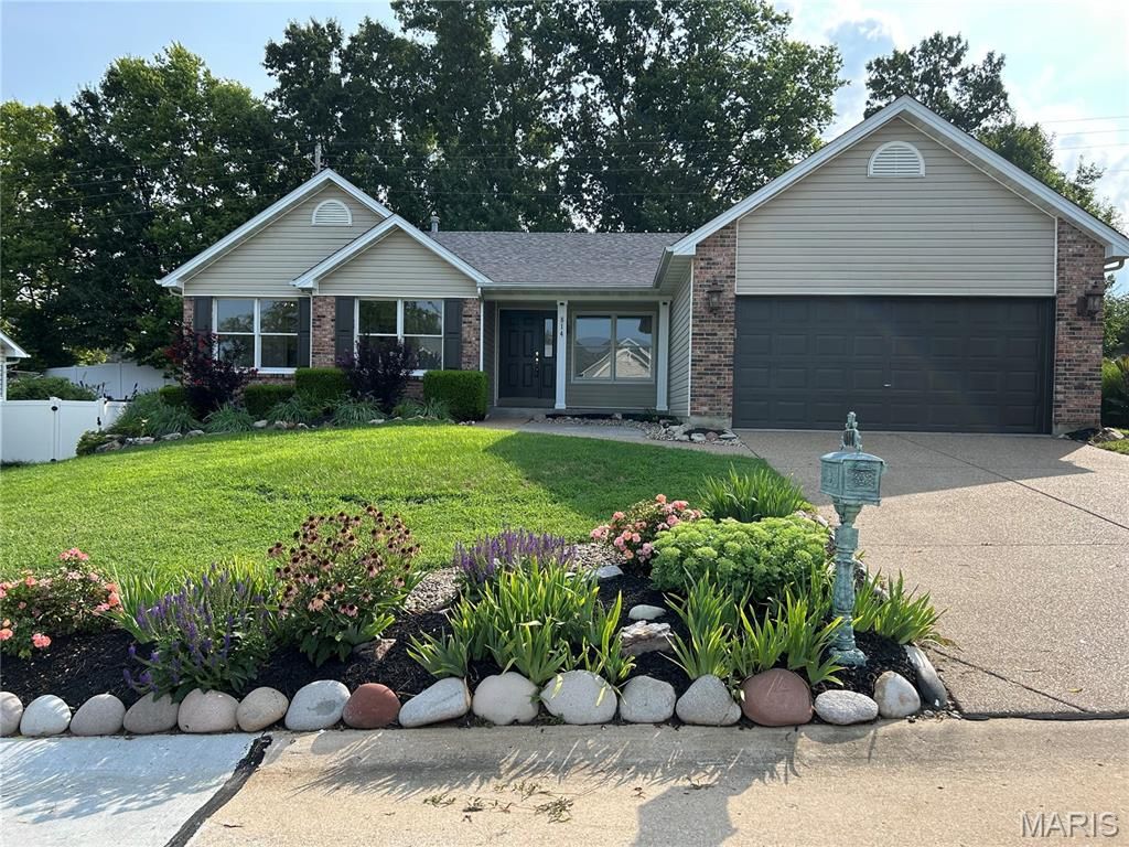 814 Emerald Place Drive, St Charles, MO 63304