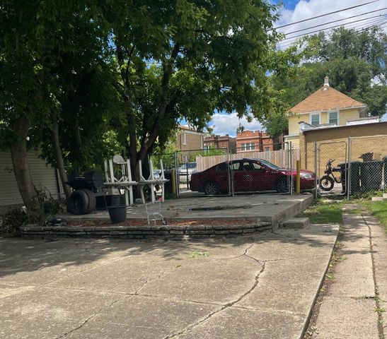 5530 W Van Buren Street, Chicago, IL 60644