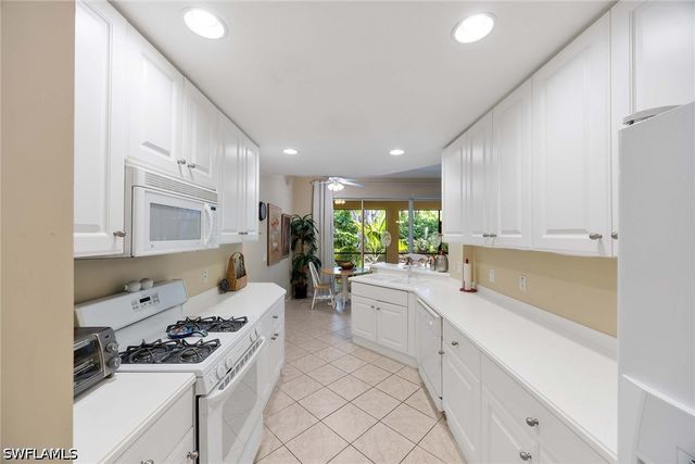3955 Deer Crossing CT 103, Naples, FL 34114