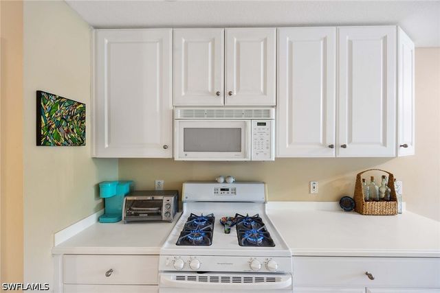 3955 Deer Crossing CT 103, Naples, FL 34114