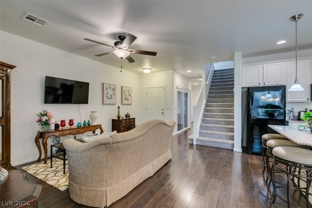 7350 Brisbane Hills Street, Las Vegas, NV 89166