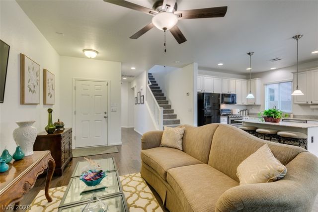 7350 Brisbane Hills Street, Las Vegas, NV 89166