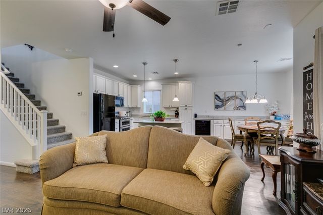 7350 Brisbane Hills Street, Las Vegas, NV 89166