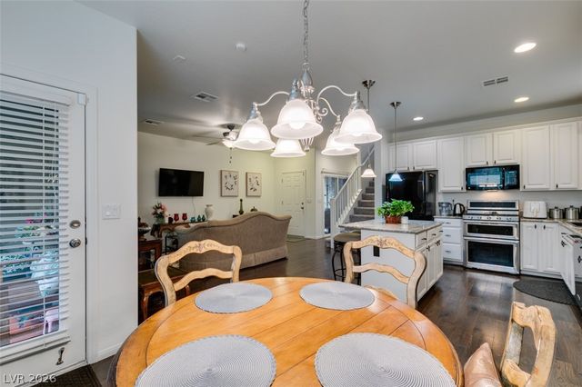 7350 Brisbane Hills Street, Las Vegas, NV 89166