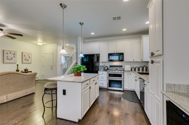 7350 Brisbane Hills Street, Las Vegas, NV 89166