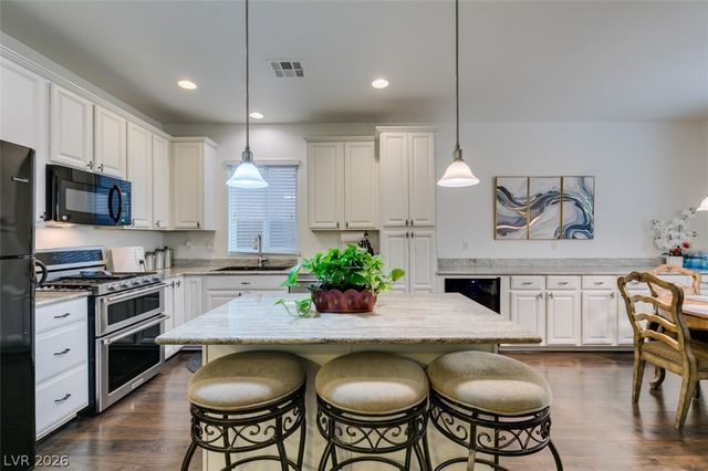 7350 Brisbane Hills Street, Las Vegas, NV 89166