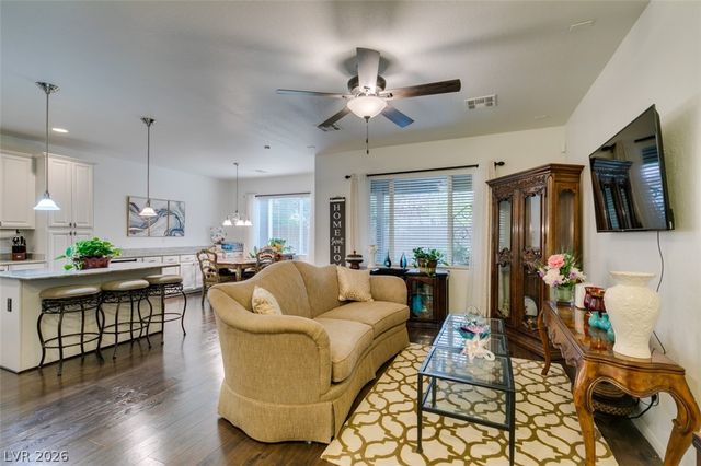 7350 Brisbane Hills Street, Las Vegas, NV 89166