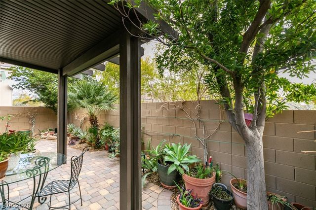 7350 Brisbane Hills Street, Las Vegas, NV 89166