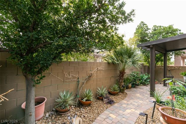 7350 Brisbane Hills Street, Las Vegas, NV 89166