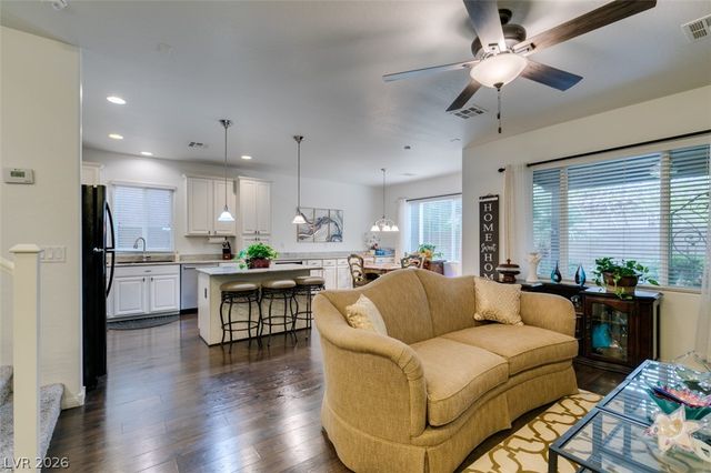 7350 Brisbane Hills Street, Las Vegas, NV 89166