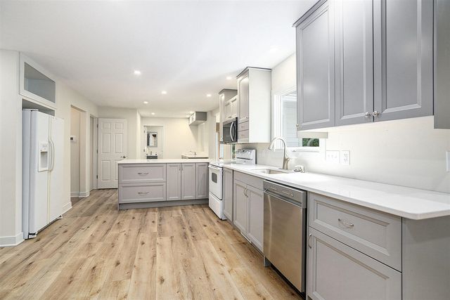 2530 Westbrook Drive, Grand Rapids, MI 49504