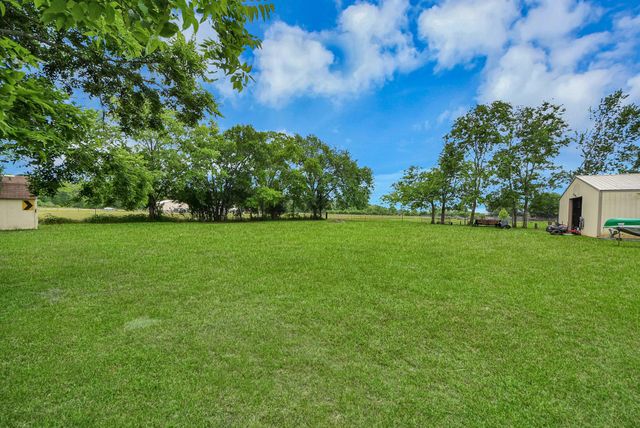 86 County Road 6057, Dayton, TX 77535