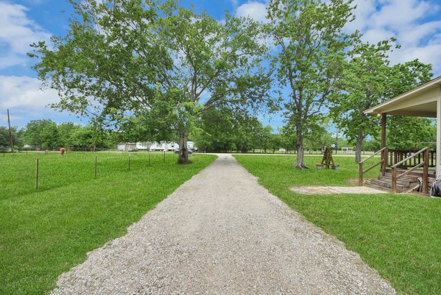 86 County Road 6057, Dayton, TX 77535
