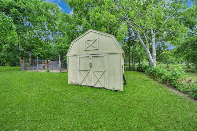 86 County Road 6057, Dayton, TX 77535