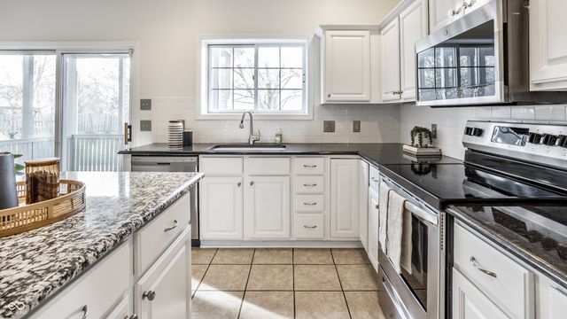 3827 Freeman Court, Carmel, IN 46032