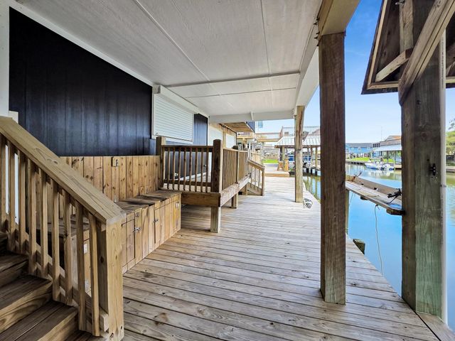 1208 Boyt Road, Crystal Beach, TX 77650