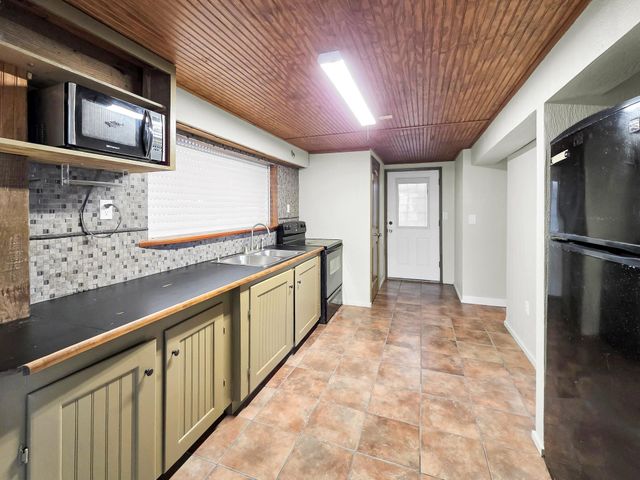 1208 Boyt Road, Crystal Beach, TX 77650