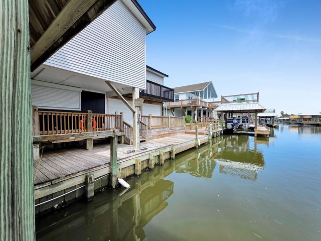 1208 Boyt Road, Crystal Beach, TX 77650
