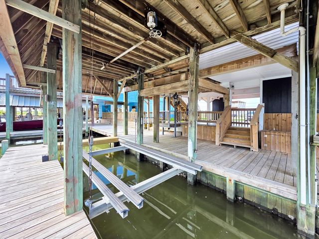 1208 Boyt Road, Crystal Beach, TX 77650