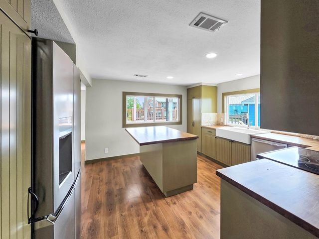 1208 Boyt Road, Crystal Beach, TX 77650