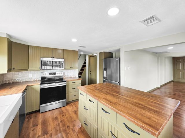 1208 Boyt Road, Crystal Beach, TX 77650