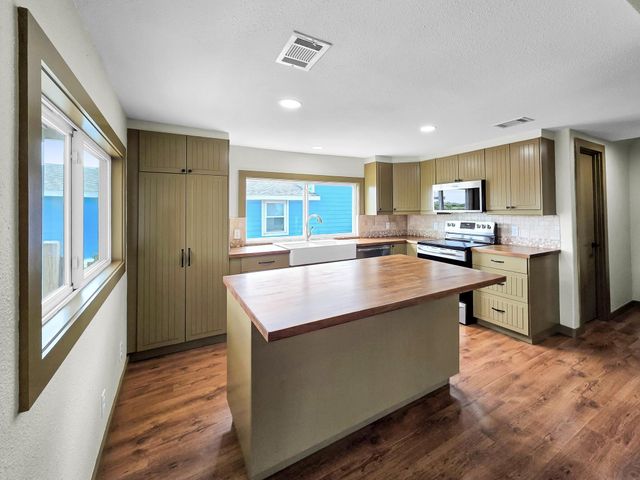 1208 Boyt Road, Crystal Beach, TX 77650