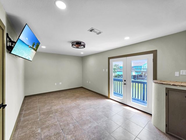 1208 Boyt Road, Crystal Beach, TX 77650