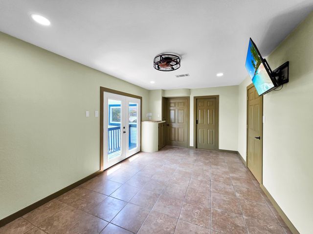1208 Boyt Road, Crystal Beach, TX 77650