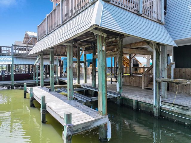 1208 Boyt Road, Crystal Beach, TX 77650