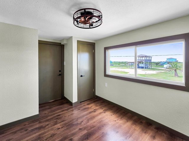 1208 Boyt Road, Crystal Beach, TX 77650