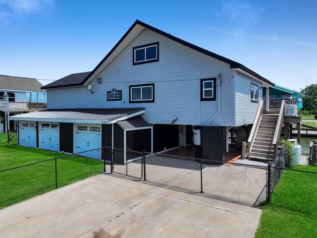 1208 Boyt Road, Crystal Beach, TX 77650