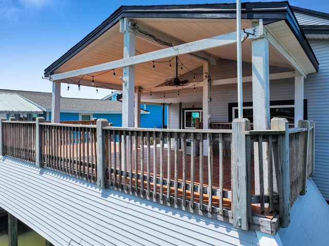 1208 Boyt Road, Crystal Beach, TX 77650