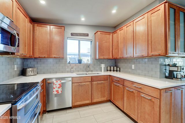 3352 E MESCAL Street, Phoenix, AZ 85028