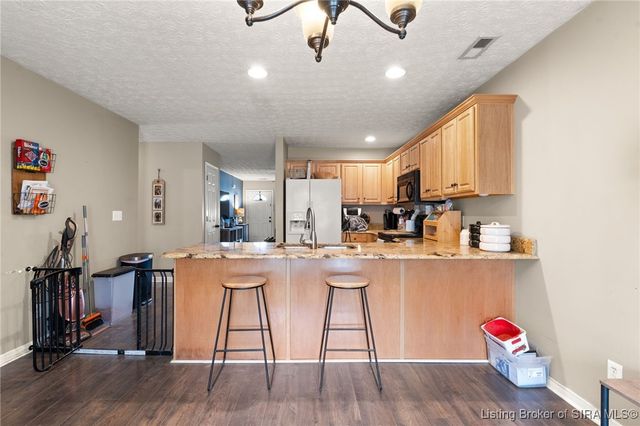 804 Twin Oaks Drive, Henryville, IN 47126