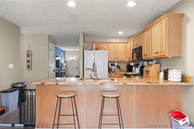 804 Twin Oaks Drive, Henryville, IN 47126