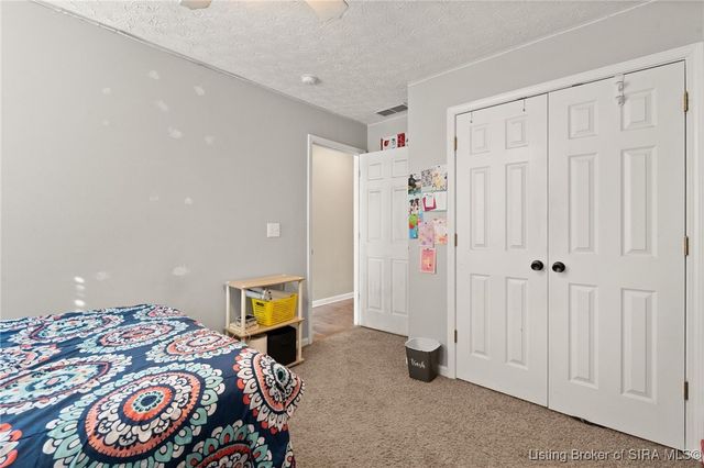 804 Twin Oaks Drive, Henryville, IN 47126