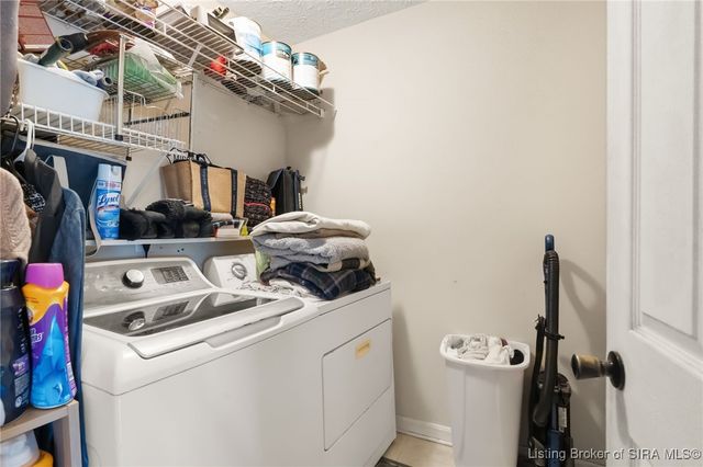 804 Twin Oaks Drive, Henryville, IN 47126