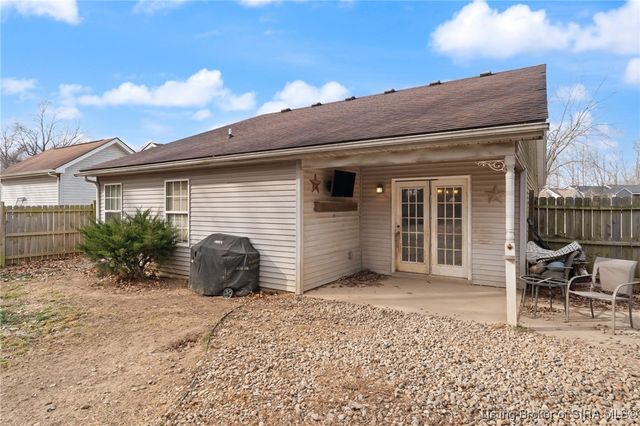 804 Twin Oaks Drive, Henryville, IN 47126