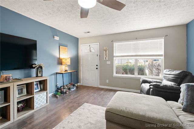 804 Twin Oaks Drive, Henryville, IN 47126