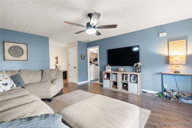 804 Twin Oaks Drive, Henryville, IN 47126