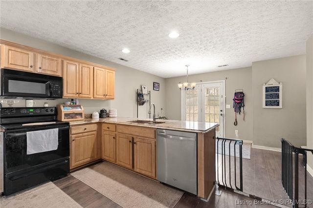 804 Twin Oaks Drive, Henryville, IN 47126