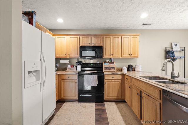 804 Twin Oaks Drive, Henryville, IN 47126