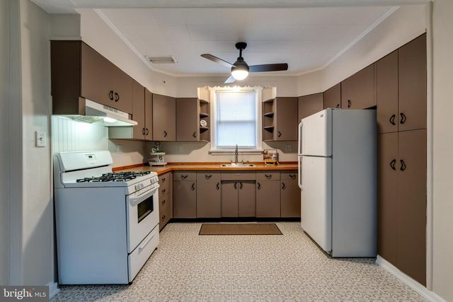 609 LAWN, Reading, PA 19608