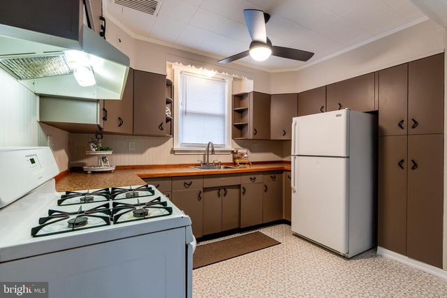 609 LAWN, Reading, PA 19608