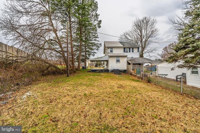 609 LAWN, Reading, PA 19608