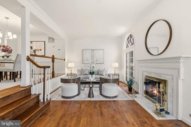 6317 CROOKED OAK LN, Falls Church, VA 22042