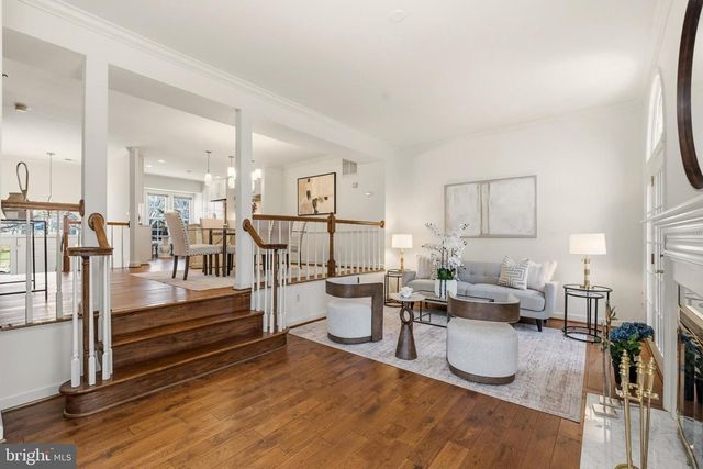 6317 CROOKED OAK LN, Falls Church, VA 22042