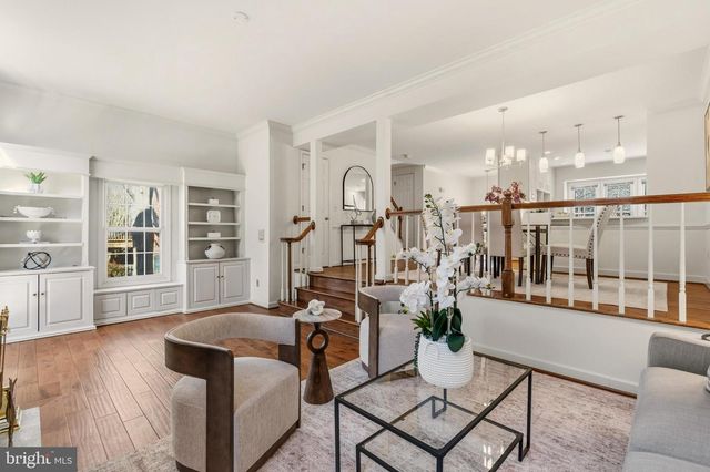 6317 CROOKED OAK LN, Falls Church, VA 22042